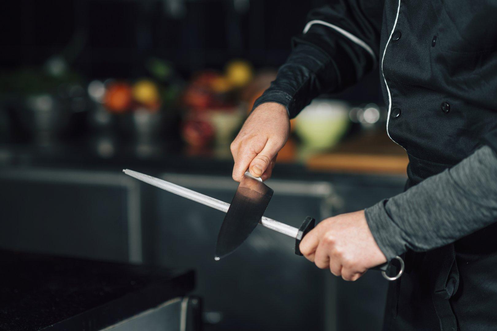 Los cuchillos imprescindibles que todo chef debe tener - Cover Image